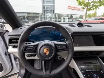 Porsche Macan 4 InnoDrive Luftfederung LED-Matrix