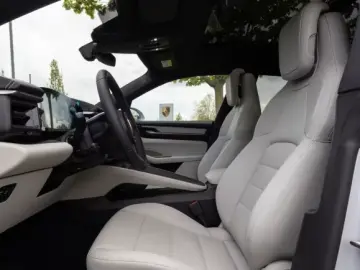 Porsche Macan 4 InnoDrive Luftfederung LED-Matrix