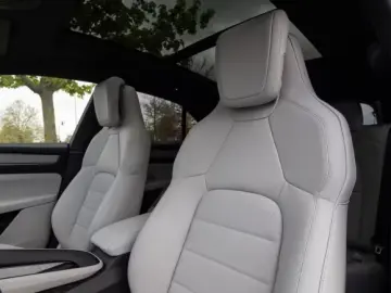 Porsche Macan 4 InnoDrive Luftfederung LED-Matrix