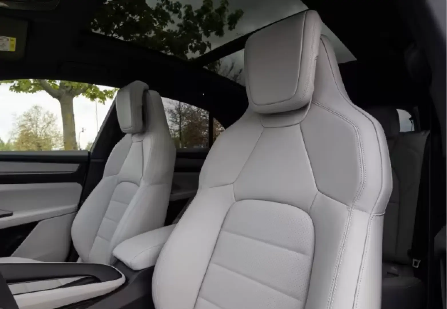 Porsche Macan 4 InnoDrive Luftfederung LED-Matrix