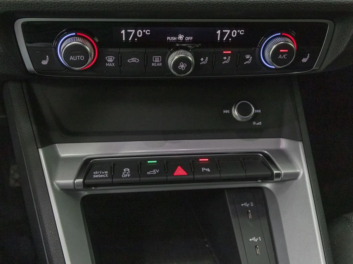 Q3 Sportback 45 TFSIe S LINE LM18 SITZHZ PRIVACY