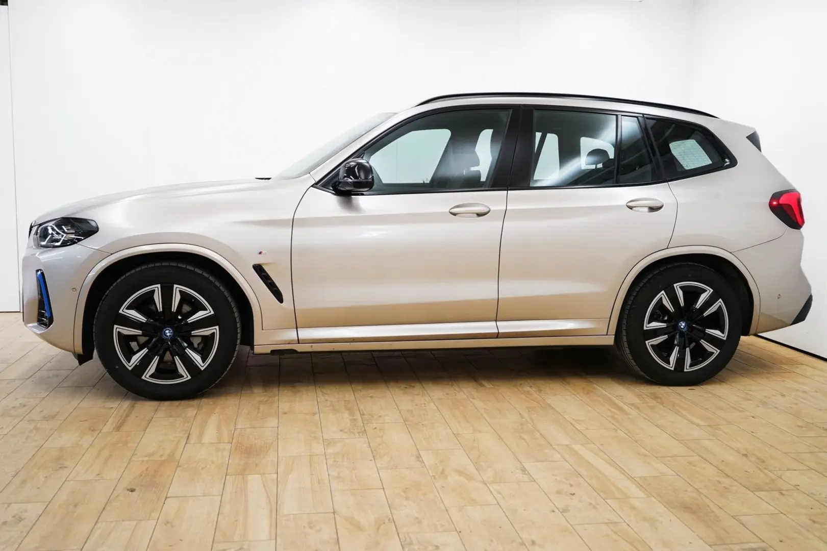 iX3 [Inspiring, M Sport, Live Cockpit Prof.]