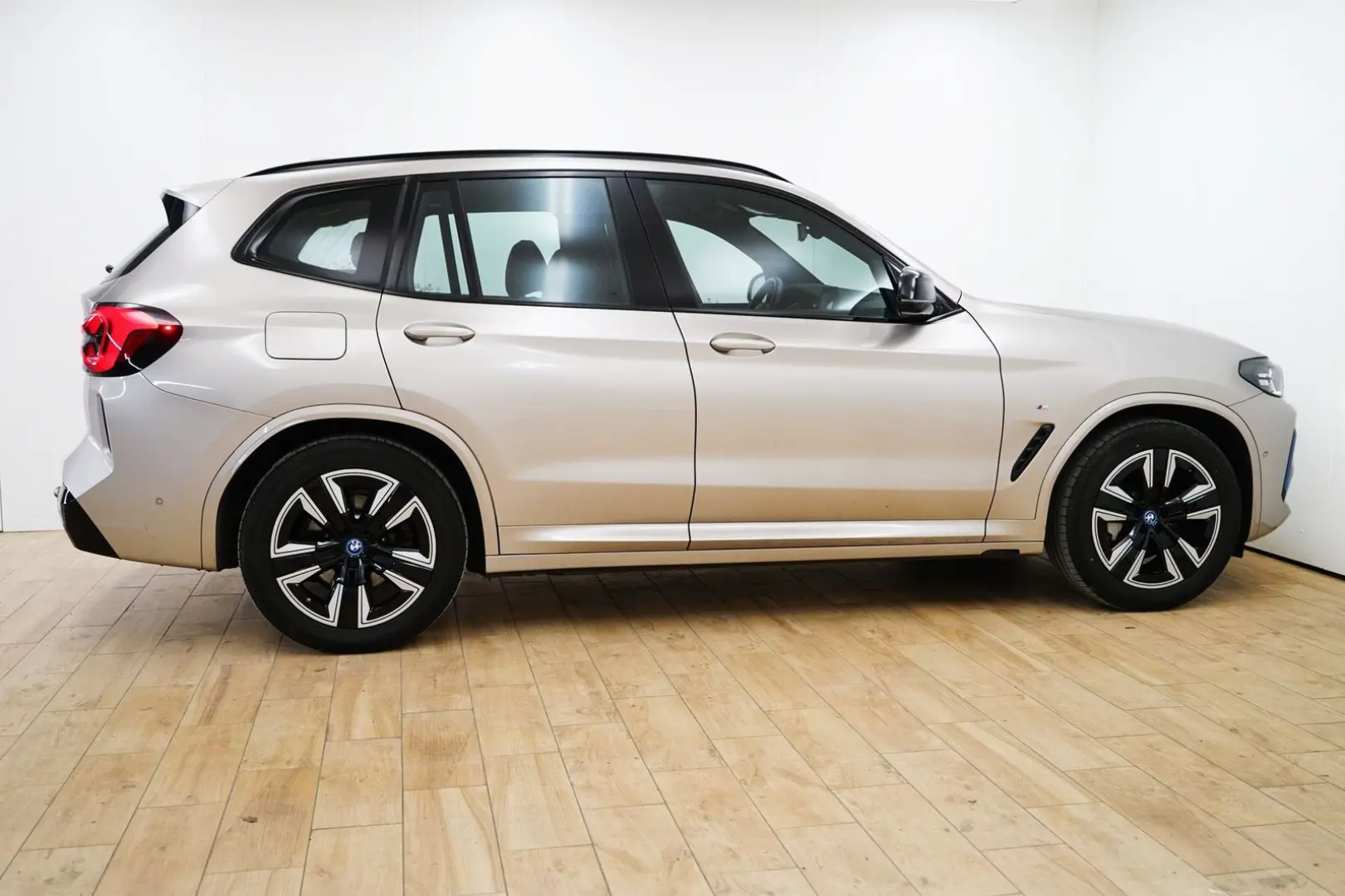 iX3 [Inspiring, M Sport, Live Cockpit Prof.]