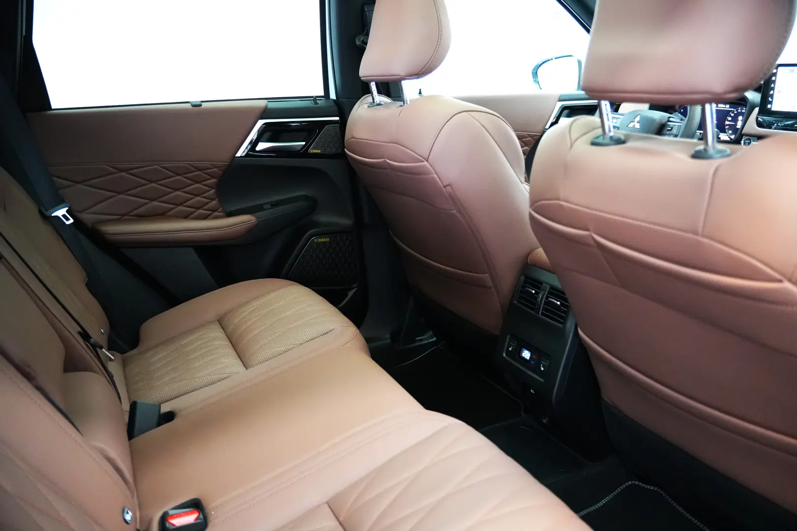 MITSUBISHI OUTLANDER PHEV 2.4L 4WD AT INSTYLE ULTIMATE