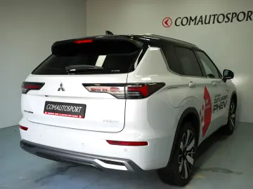 MITSUBISHI OUTLANDER PHEV 2.4L 4WD AT INSTYLE ULTIMATE