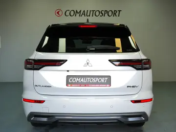 MITSUBISHI OUTLANDER PHEV 2.4L 4WD AT INSTYLE ULTIMATE