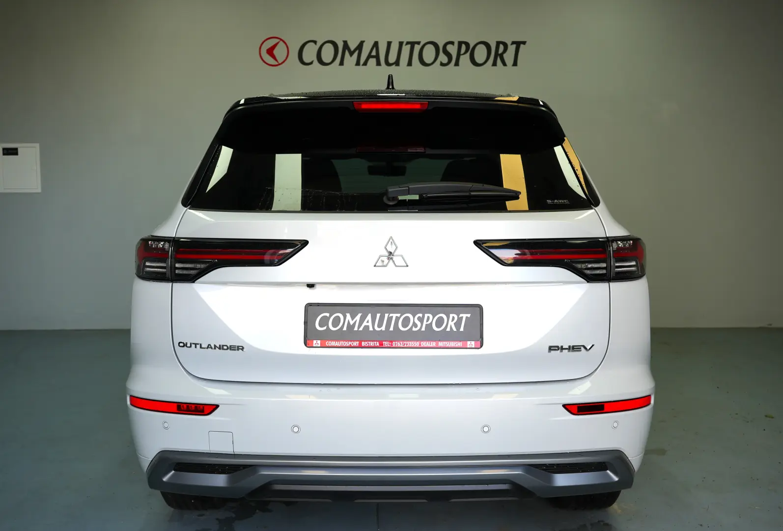 MITSUBISHI OUTLANDER PHEV 2.4L 4WD AT INSTYLE ULTIMATE