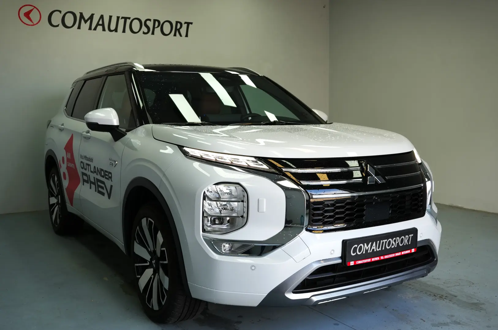 MITSUBISHI OUTLANDER PHEV 2.4L 4WD AT INSTYLE ULTIMATE