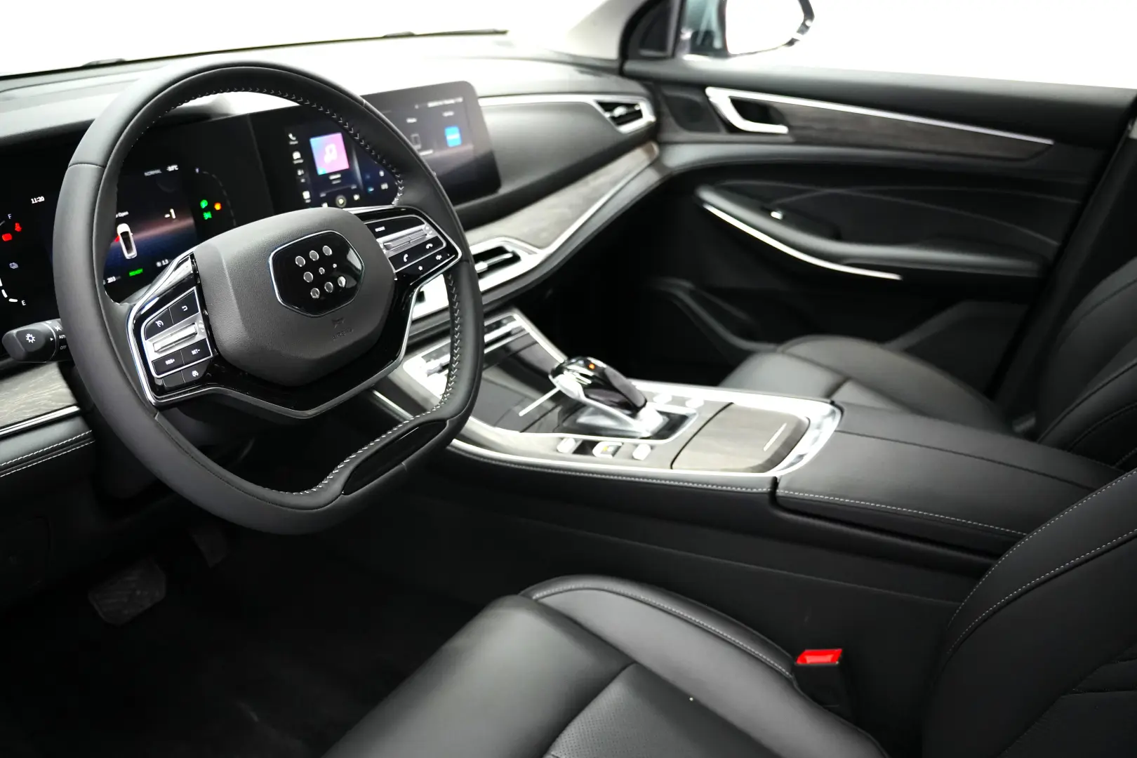 DFSK E5 BASIC PLUG-IN HYBRID 7 LOCURI