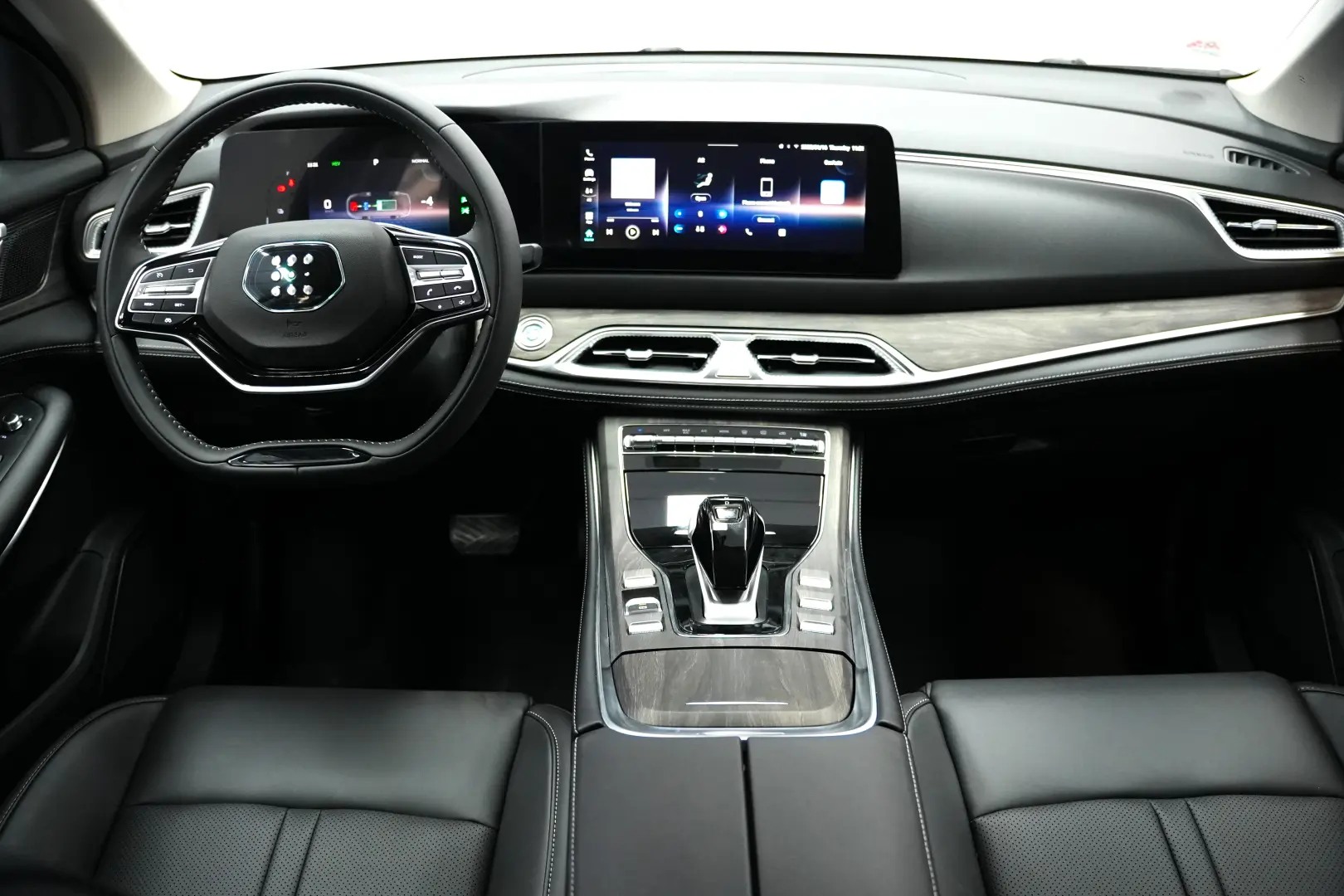 DFSK E5 BASIC PLUG-IN HYBRID 7 LOCURI