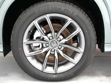 DFSK E5 BASIC PLUG-IN HYBRID 7 LOCURI