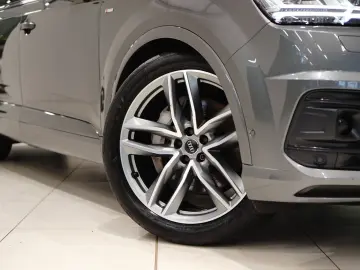 Audi Q7 50|S-LINE|