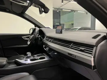 Audi Q7 50|S-LINE|