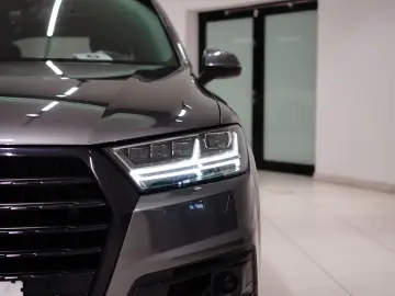 Audi Q7 50|S-LINE|