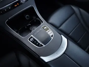 GLC 300 4MATIC/360*/PANO/SHZ/AMBIE/TEMP/TOTW/R18