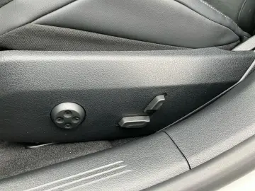 E 200 AMG Night-Paket*LenkradHz*Kamera*CarPlay*