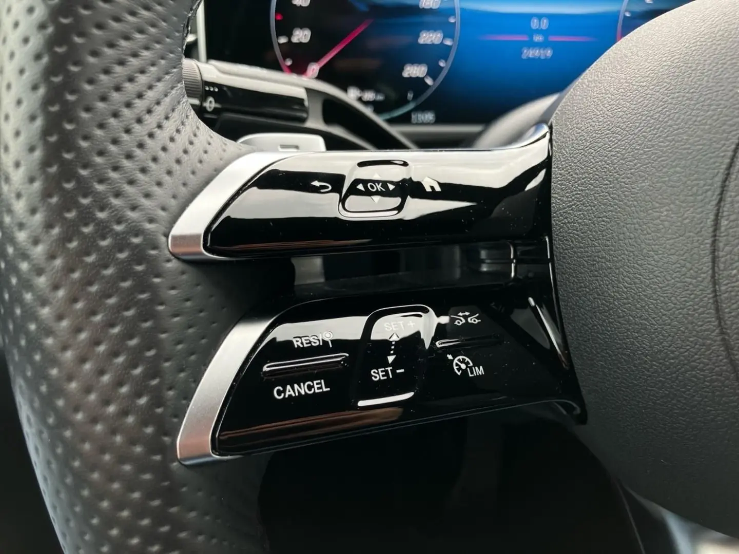 E 200 AMG Night-Paket*LenkradHz*Kamera*CarPlay*