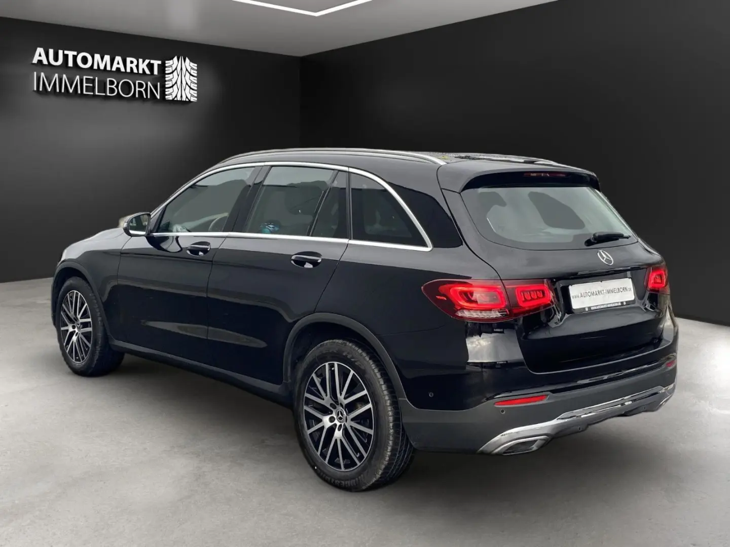 GLC 300 Hybrid 19*360°*AHK*LED*Off-Road-Styling