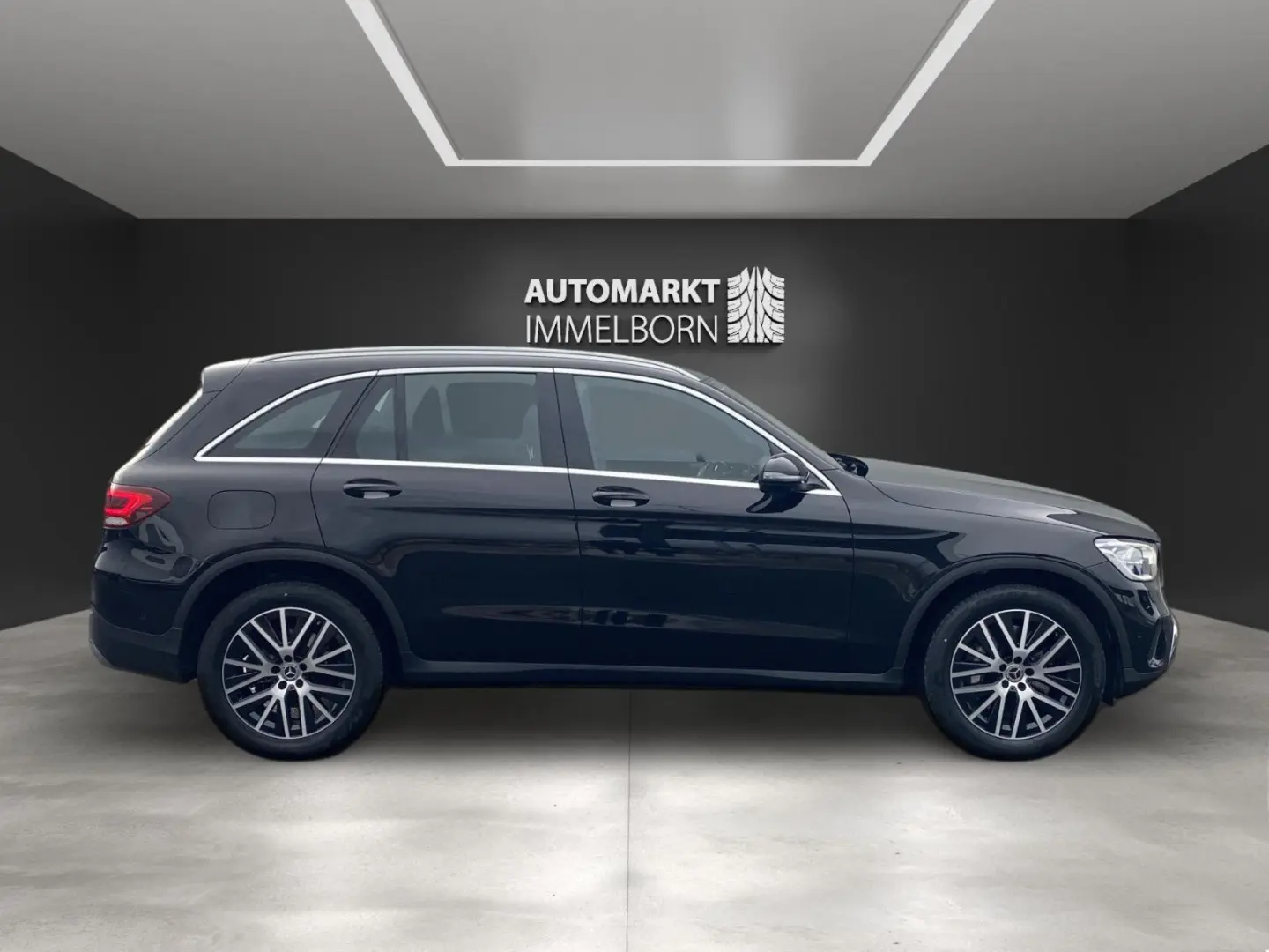GLC 300 Hybrid 19*360°*AHK*LED*Off-Road-Styling