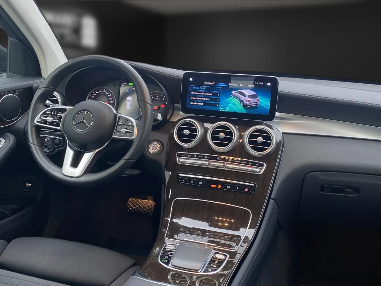 GLC 300 Hybrid 19*360°*AHK*LED*Off-Road-Styling