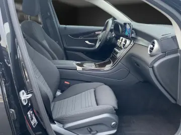 GLC 300 Hybrid 19*360°*AHK*LED*Off-Road-Styling