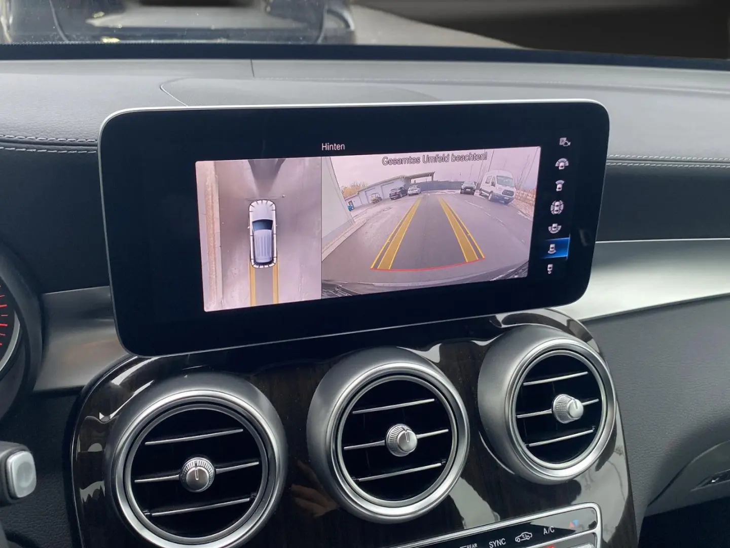 GLC 300 Hybrid 19*360°*AHK*LED*Off-Road-Styling