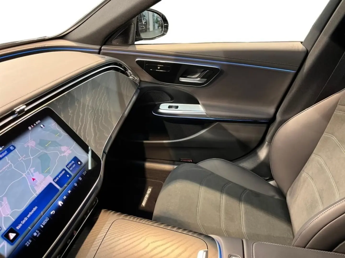 E 220 d AMG +MBUX+DISTR+AHK+SpurW+W-Paket+PDC+LM