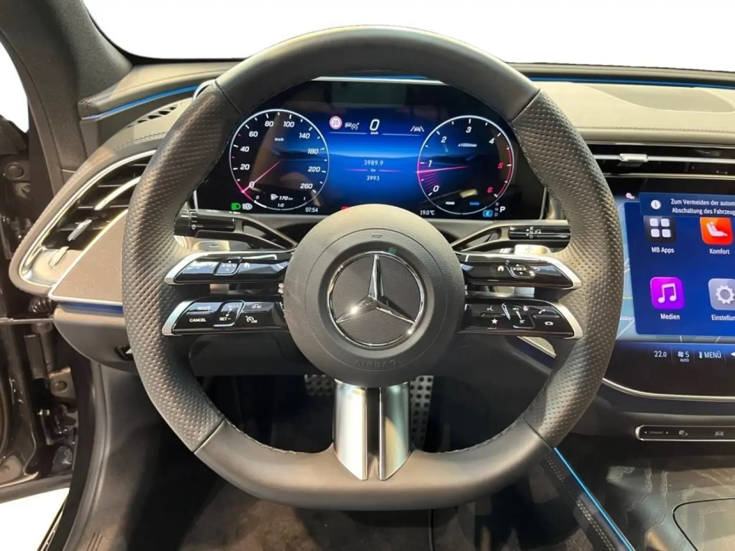 E 220 d AMG +MBUX+DISTR+AHK+SpurW+W-Paket+PDC+LM