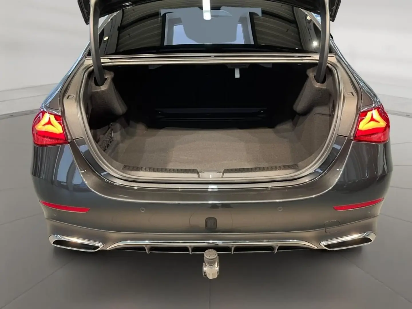 E 220 d AMG +MBUX+DISTR+AHK+SpurW+W-Paket+PDC+LM