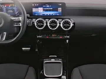 CLA 200 Coupé AMG KEYLESS+KAMERA+MBUX+LED+18
