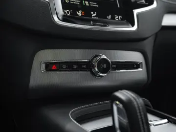 XC90 T8 | HUD | B&W | Luft | 22