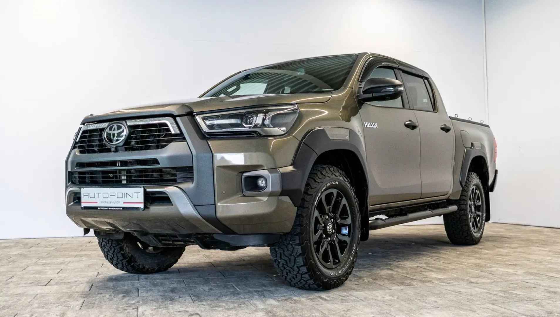 Hilux 2.8 D4-D INVINCIBLE °AHK°JBL°Navi°