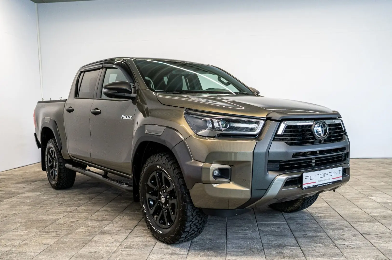 Hilux 2.8 D4-D INVINCIBLE °AHK°JBL°Navi°