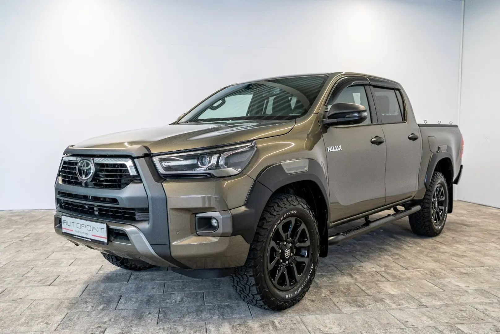 Hilux 2.8 D4-D INVINCIBLE °AHK°JBL°Navi°