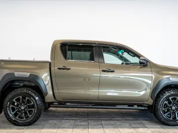 Hilux 2.8 D4-D INVINCIBLE °AHK°JBL°Navi°
