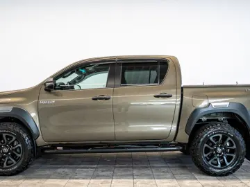 Hilux 2.8 D4-D INVINCIBLE °AHK°JBL°Navi°