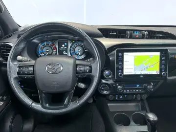 Hilux 2.8 D4-D INVINCIBLE °AHK°JBL°Navi°