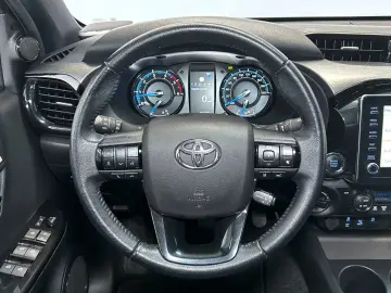 Hilux 2.8 D4-D INVINCIBLE °AHK°JBL°Navi°