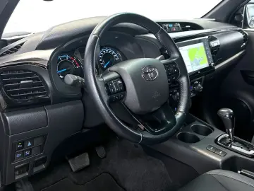 Hilux 2.8 D4-D INVINCIBLE °AHK°JBL°Navi°
