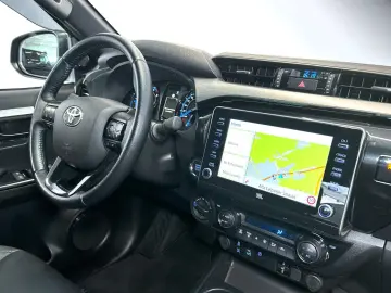 Hilux 2.8 D4-D INVINCIBLE °AHK°JBL°Navi°