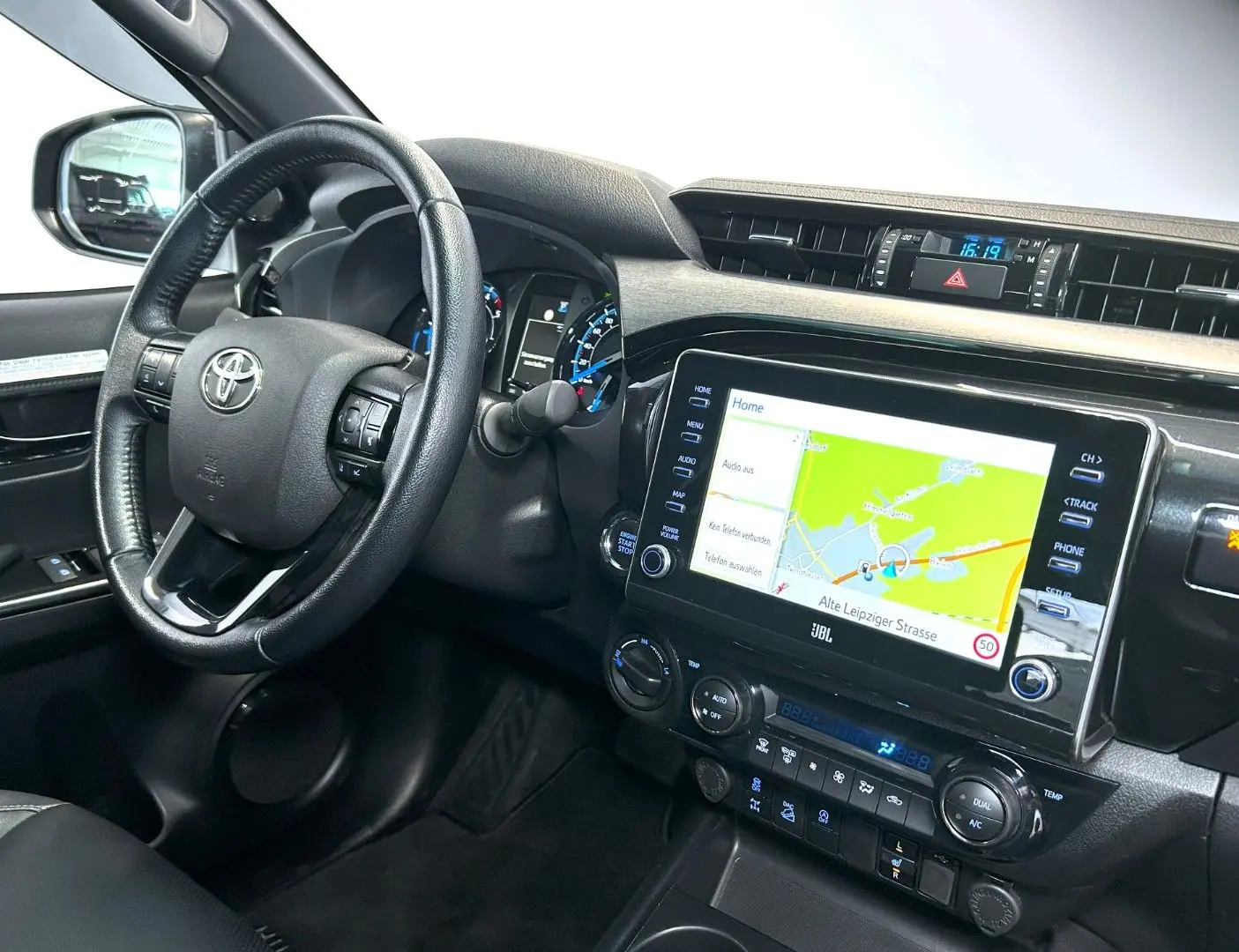 Hilux 2.8 D4-D INVINCIBLE °AHK°JBL°Navi°