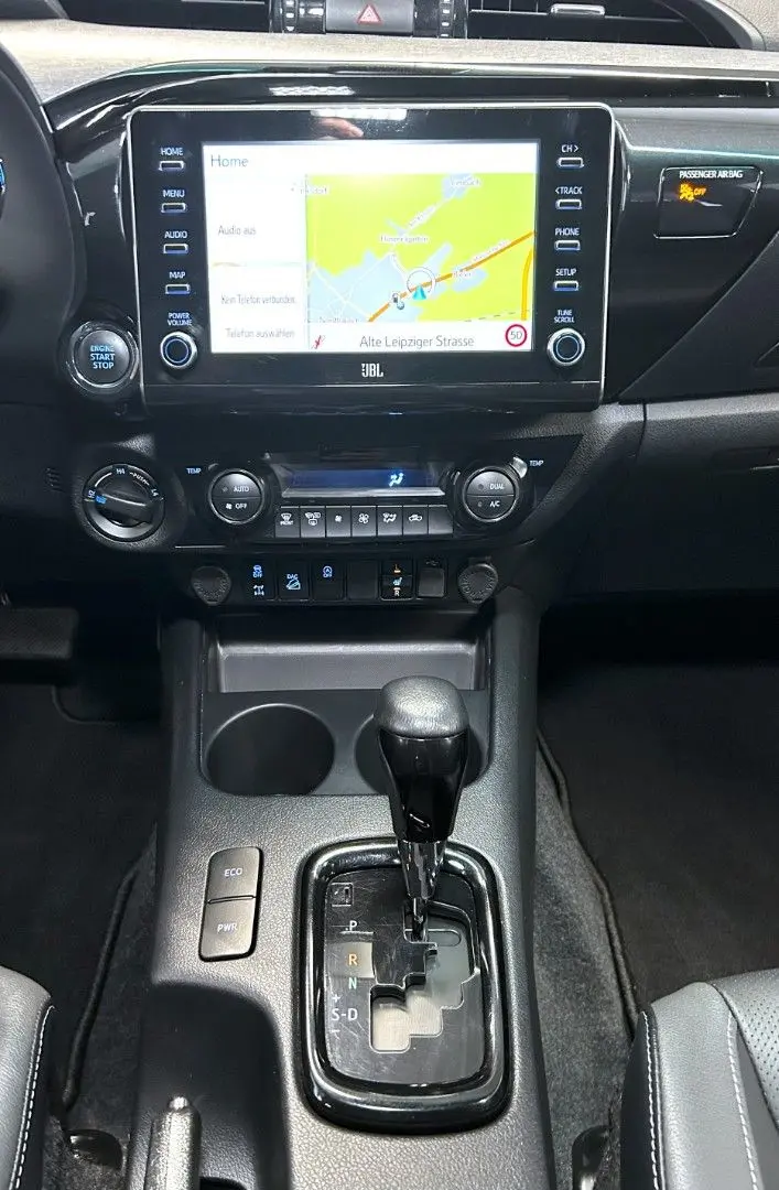Hilux 2.8 D4-D INVINCIBLE °AHK°JBL°Navi°