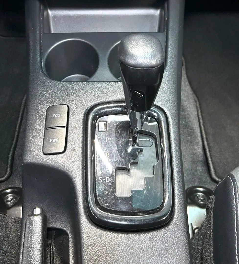 Hilux 2.8 D4-D INVINCIBLE °AHK°JBL°Navi°