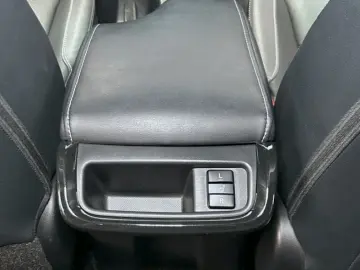 Hilux 2.8 D4-D INVINCIBLE °AHK°JBL°Navi°