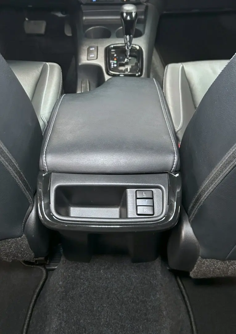 Hilux 2.8 D4-D INVINCIBLE °AHK°JBL°Navi°