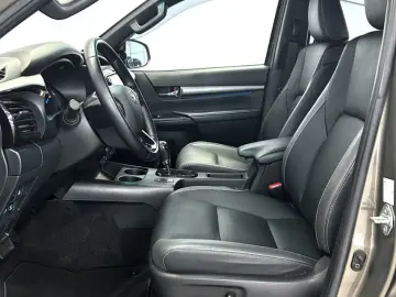 Hilux 2.8 D4-D INVINCIBLE °AHK°JBL°Navi°