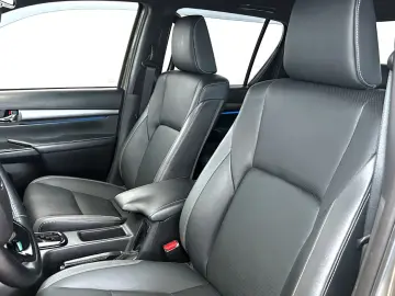 Hilux 2.8 D4-D INVINCIBLE °AHK°JBL°Navi°