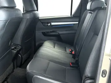 Hilux 2.8 D4-D INVINCIBLE °AHK°JBL°Navi°