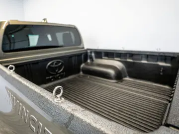 Hilux 2.8 D4-D INVINCIBLE °AHK°JBL°Navi°