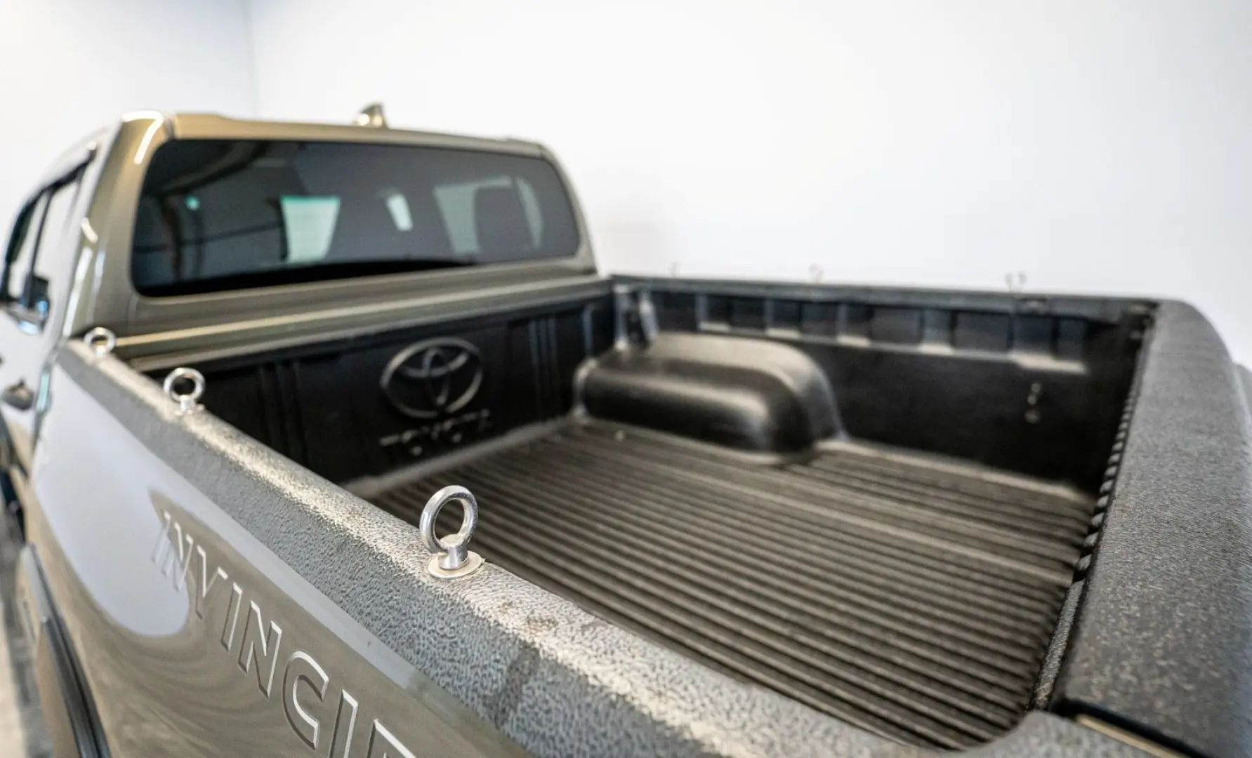 Hilux 2.8 D4-D INVINCIBLE °AHK°JBL°Navi°